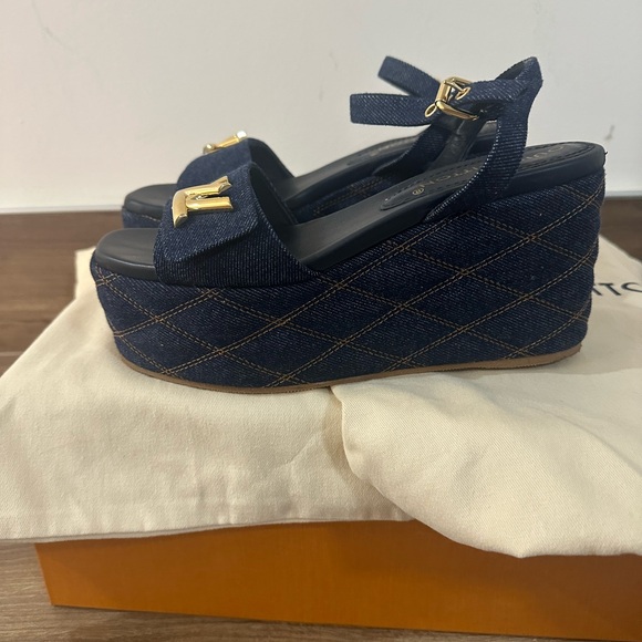 Louis Vuitton Shake Flatform Sandal - Picture 2 of 5